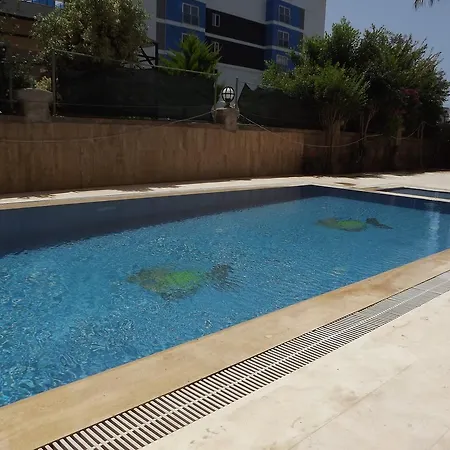Mahmutlar Haus 公寓 *